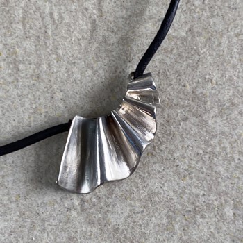 Nuran Nature silver heart pendant with 1 zirconia